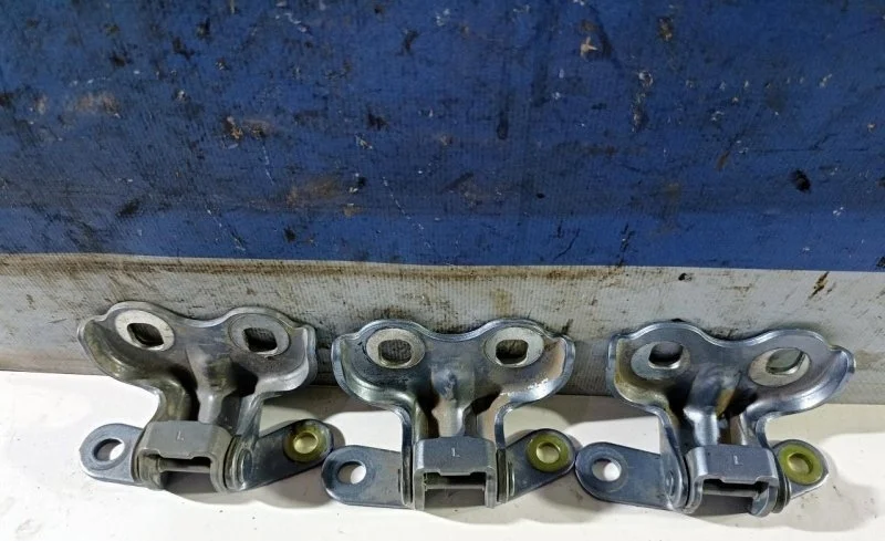 Петля Chevrolet Cobalt 13505399 T250, задняя левая