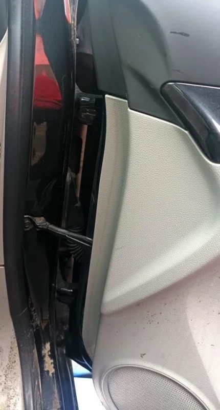 Петля двери Chevrolet Orlando 2012 13501716 J309 1.8 F18D4, передняя правая