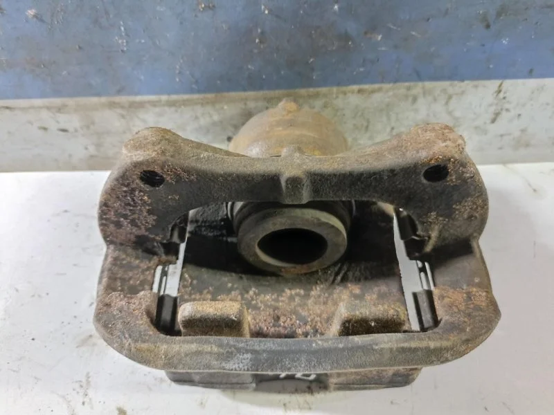 Суппорт тормозной Chevrolet Orlando 2012 13301226 J309 1.8 F18D4, передний левый