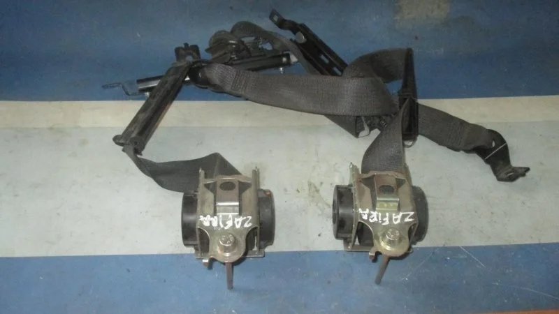 Ремень безопасности Opel Zafira B 2005 - 2012 13296203