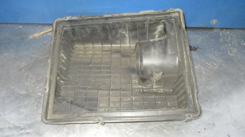 Корпус воздушного фильтра Opel Astra H 2004-2014 13271064