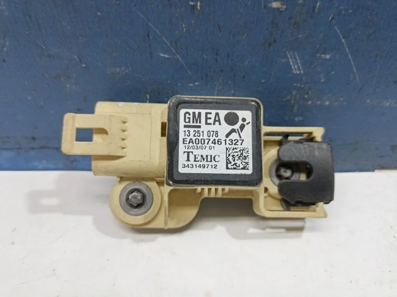 Датчик Airbag Opel Astra H 2004-2014 13251078