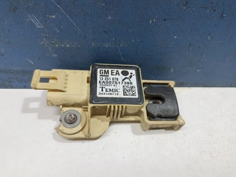 Датчик Airbag Opel Astra H 2004-2014 13251078