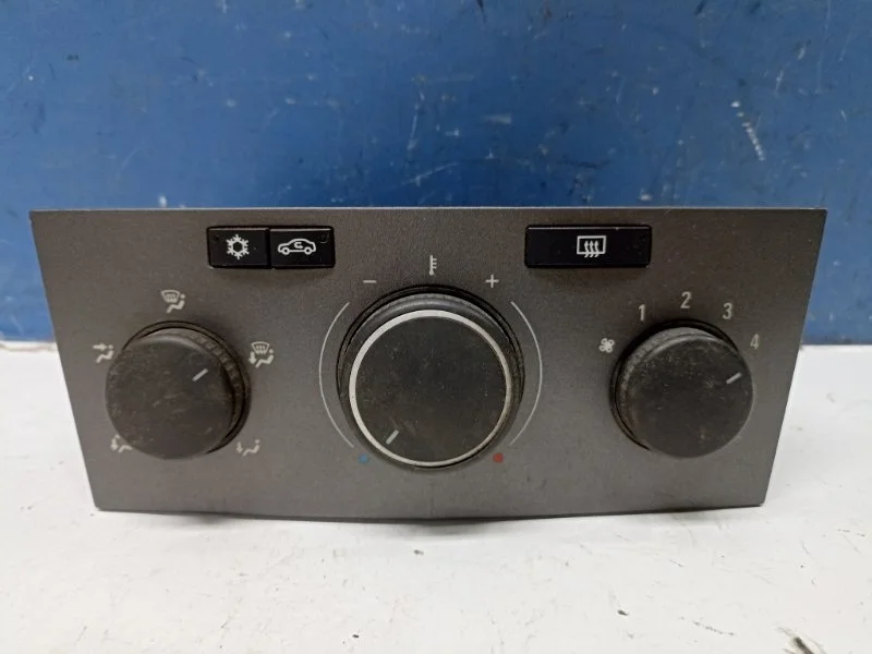 Блок кнопок управления печкой Opel Astra H 2004-2014 13201300