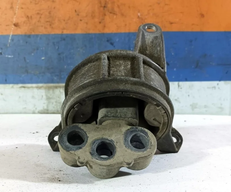 Опора двигателя Opel Astra H 2004-2014 13125637, правая