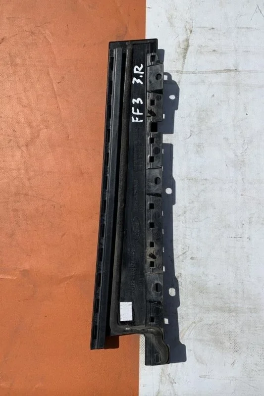 Накладка задней двери Ford Focus 3 2011-2019 1751092, передняя правая