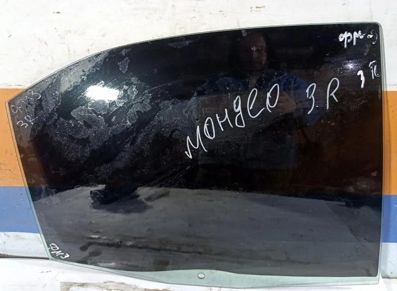 Стекло двери Ford Mondeo 3 2000-2007 1303630, заднее правое