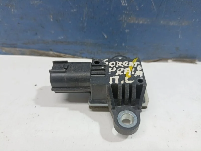 Датчик удара двери Kia Sorento Prime 2014-2020 95920B1050 UM 2.4 G4KJ, передний