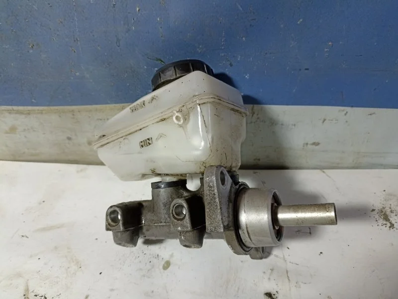 Цилиндр тормозной главный Renault Logan 1 2013 6001551028 1.4 K7J710