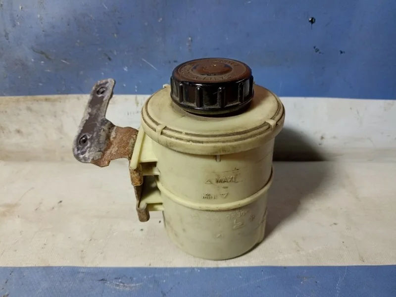 Бачок ГУР Renault Logan 1 2013 8200005185 1.4 K7J710