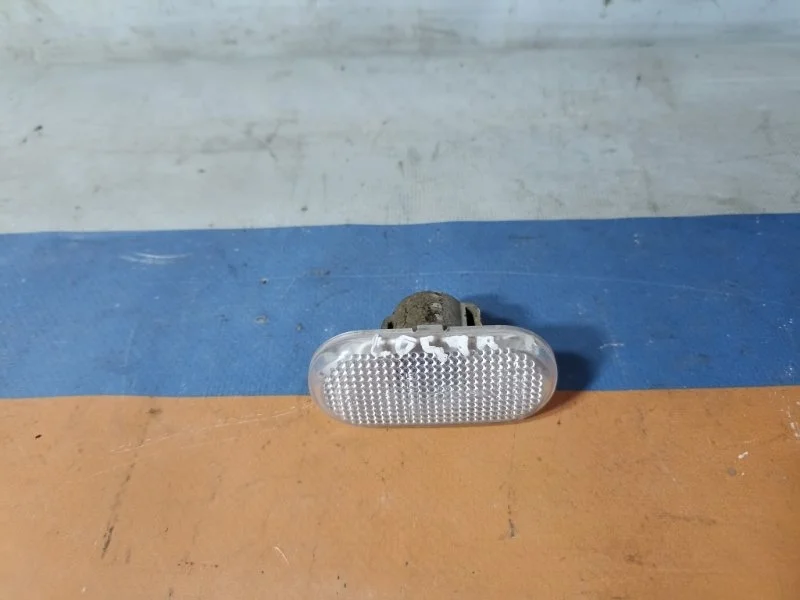 Повторитель в крыло Renault Logan 1 2013 8200257684 1.4 K7J710