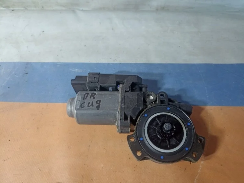 Моторчик стеклоподъемника Kia Ceed 1 2007 824601H010 ED 1.6 G4FC, передний правый