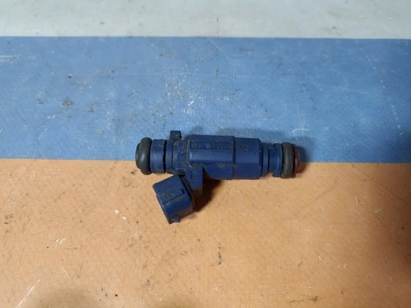 Форсунка топливная Kia Ceed 1 2007 353102B000 ED 1.6 G4FC