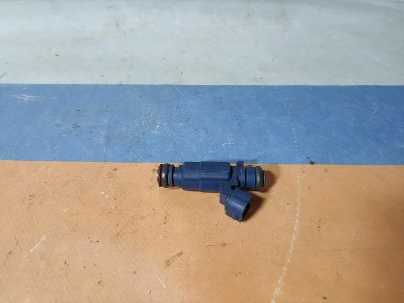 Форсунка топливная Kia Ceed 1 2007 353102B000 ED 1.6 G4FC