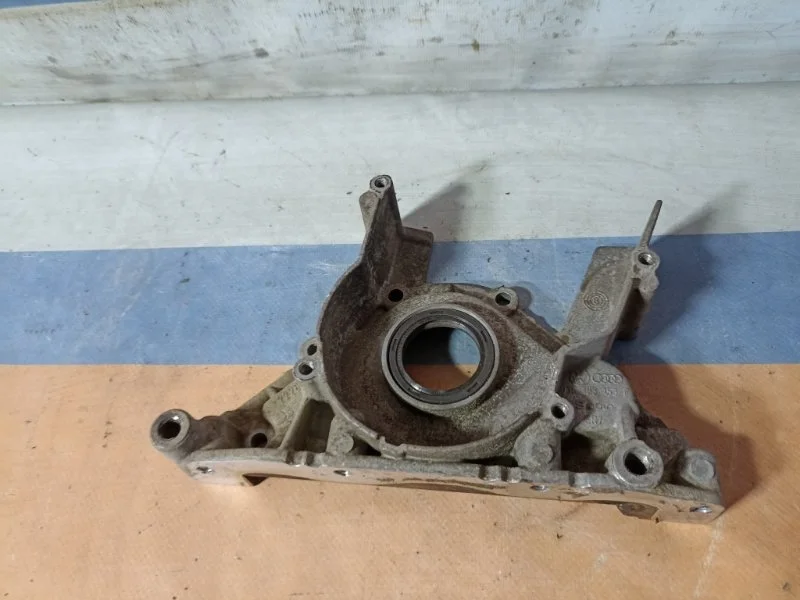 Крышка двигателя Volkswagen Golf 6 038103153F BSE 1.6, передняя