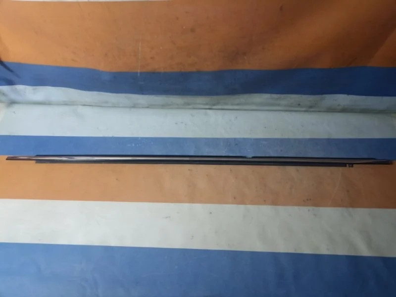 Уплотнитель стекла наружный Toyota Avensis 2 2003-2008 7574020361 T250, задний левый