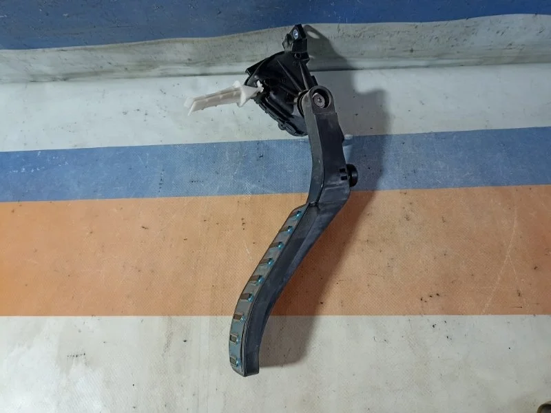 Педаль газа Porsche Cayenne 2007 95542302340 955 4.8 M48.01