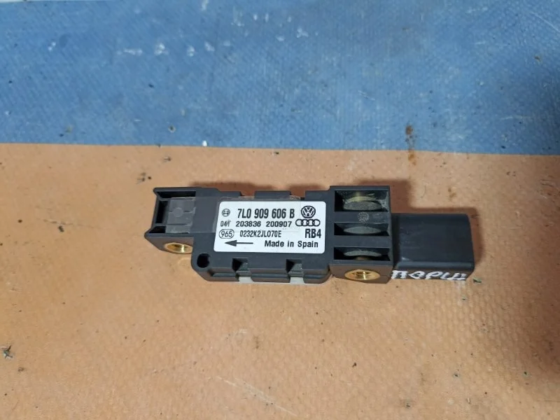 Датчик Airbag Porsche Cayenne 2007 95561822231 955 4.8 M48.01