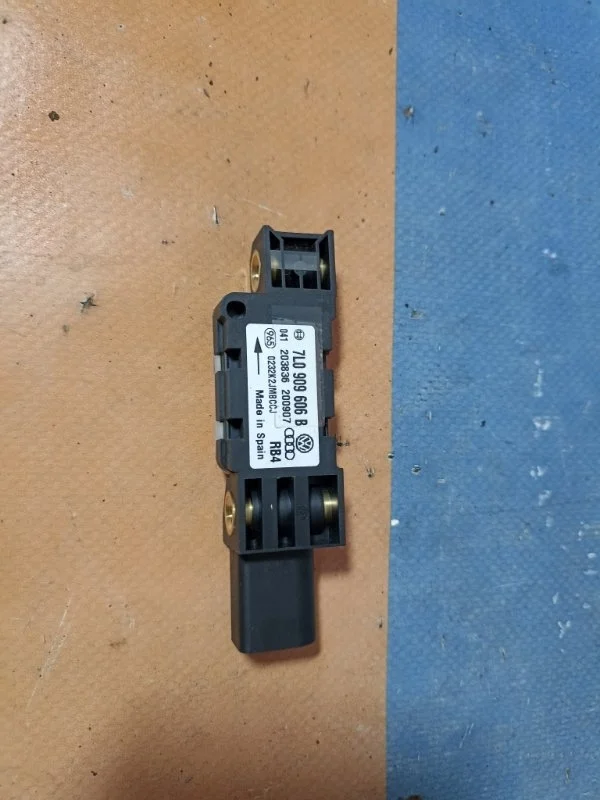 Датчик Airbag Porsche Cayenne 2007 95561822101 955 4.8 M48.01