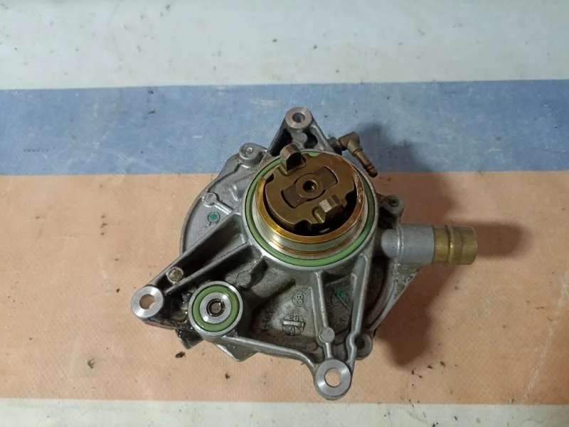 Насос вакуумный Porsche Cayenne 2007 94811005003 955 4.8 M48.01