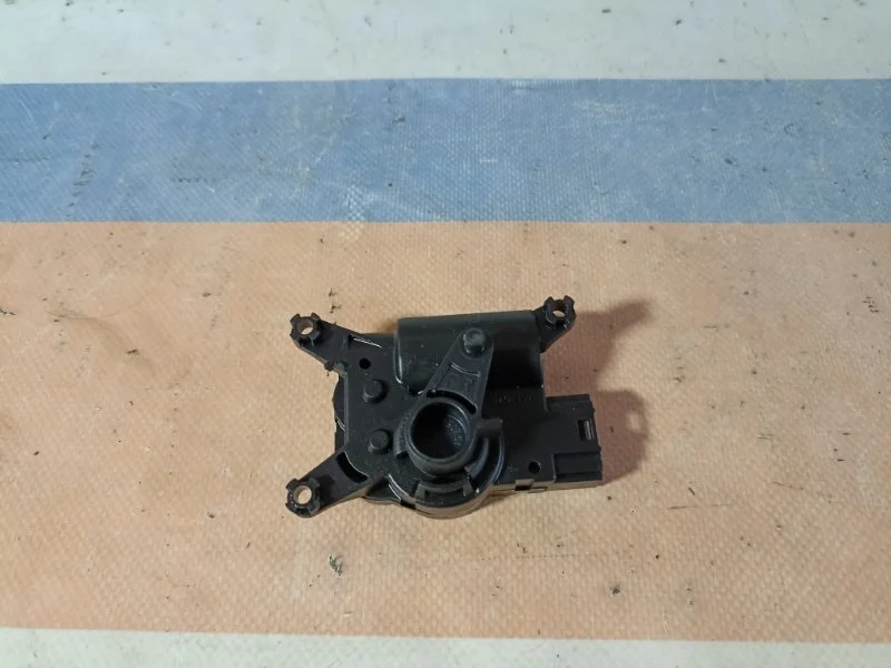 Моторчик заслонки печки Porsche Cayenne 2007 7L0907511AM 955 4.8 M48.01