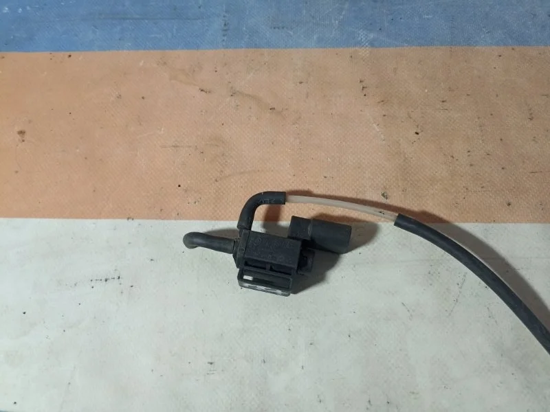 Клапан электромагнитный Volkswagen Passat B6 2005 - 2010 037906283C