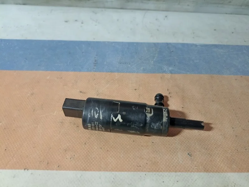 Насос омывателя фар Porsche Cayenne 2007 95562450200 955 4.8 M48.01