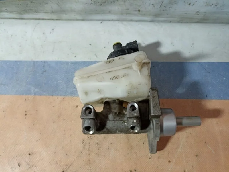 Цилиндр тормозной главный Renault Logan 1 2013 6001551028 1.4 K7J710