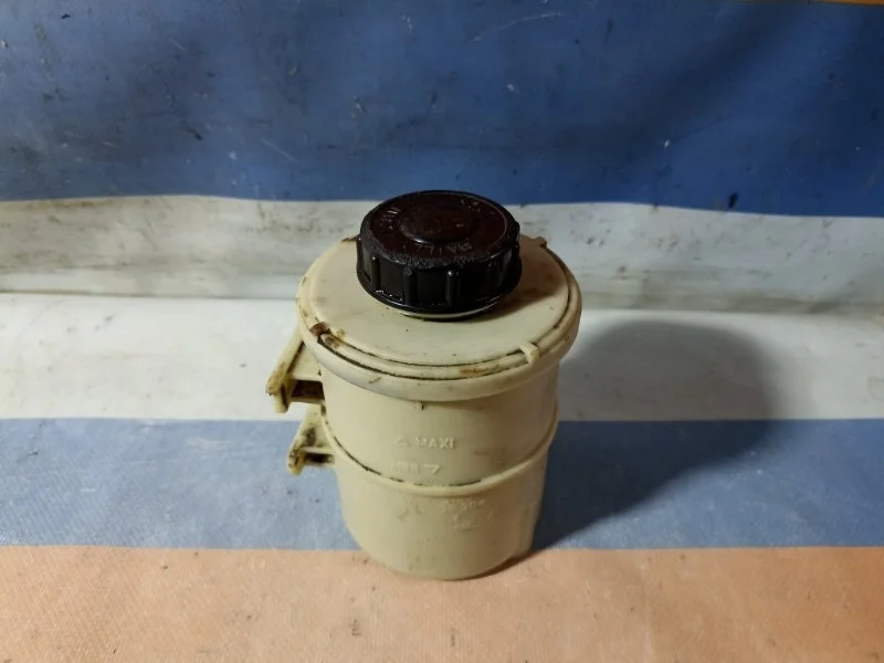 Бачок ГУР Renault Logan 1 2013 8200005185 1.4 K7J710