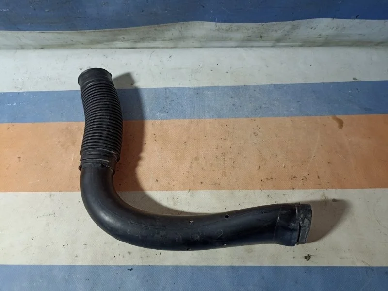 Воздуховод воздушного фильтра Renault Logan 1 2013 165569445R 1.4 K7J710