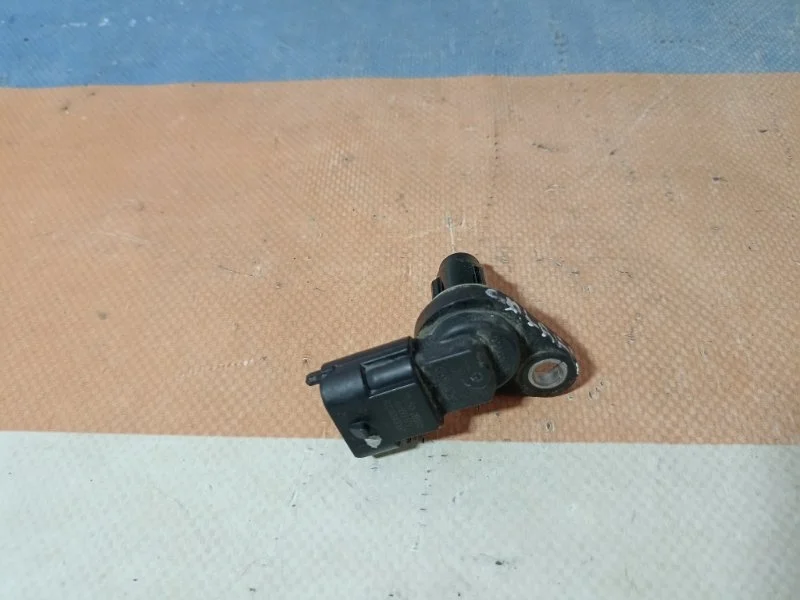 Датчик распредвала Hyundai Solaris 2 393502B030 HCR