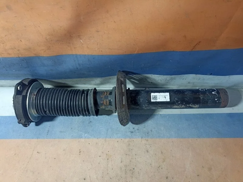 Амортизатор Skoda Octavia 2012 1T0413031JD A5 1.8, передний левый