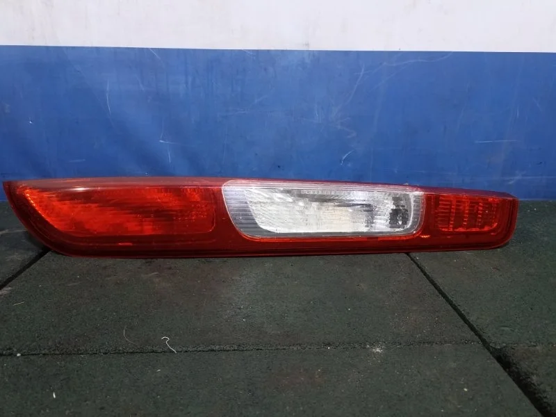 Фонарь Ford Focus 2 2004-2011 4M5113404A, задний правый