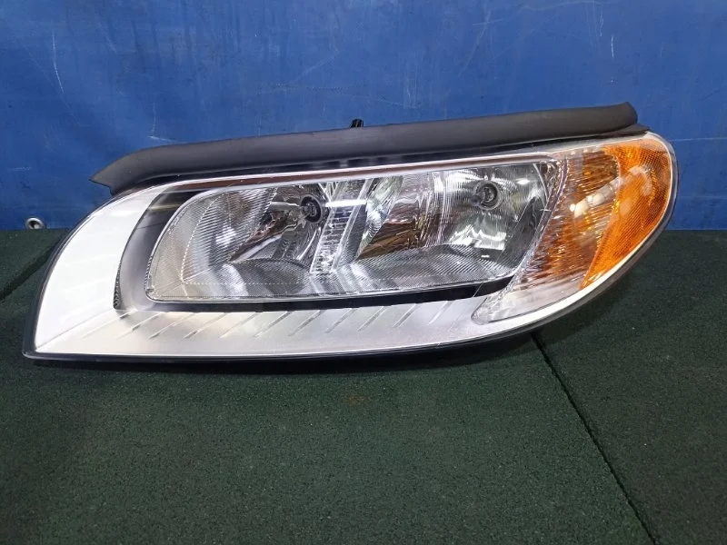 Фара галогеновая Volvo XC70 2007 31214351, левая
