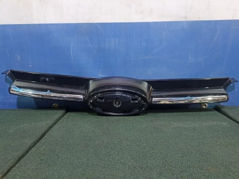 Решетка радиатора Ford Focus 3 2011-2019 STFDA6093A0