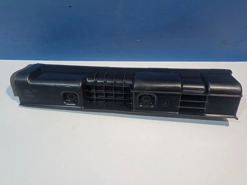 Дефлектор радиатора Hyundai Solaris 2 2017 253214L050, левый