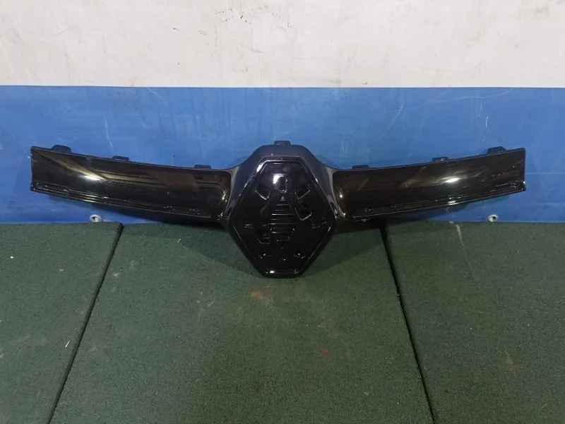 Молдинг решетки радиатора Renault Logan 2018 P3RSB52