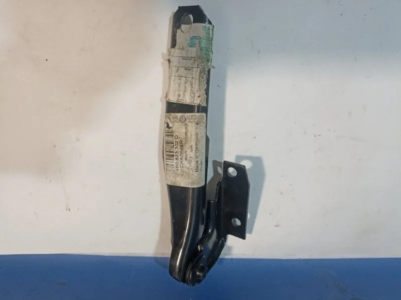 Петля капота Audi A6 2004 4B0823302D C5, правая