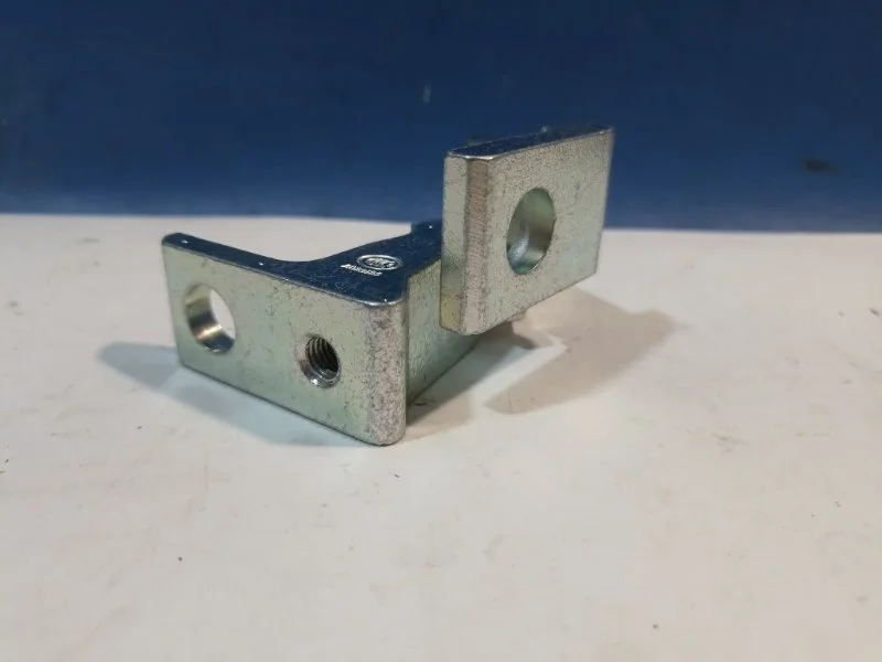 Петля двери Volkswagen Touareg 2010> 8K0831402G, правая