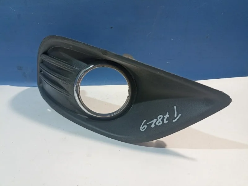 Решетка в бампер Ford Focus 2 2004-2011 8M5119952AE