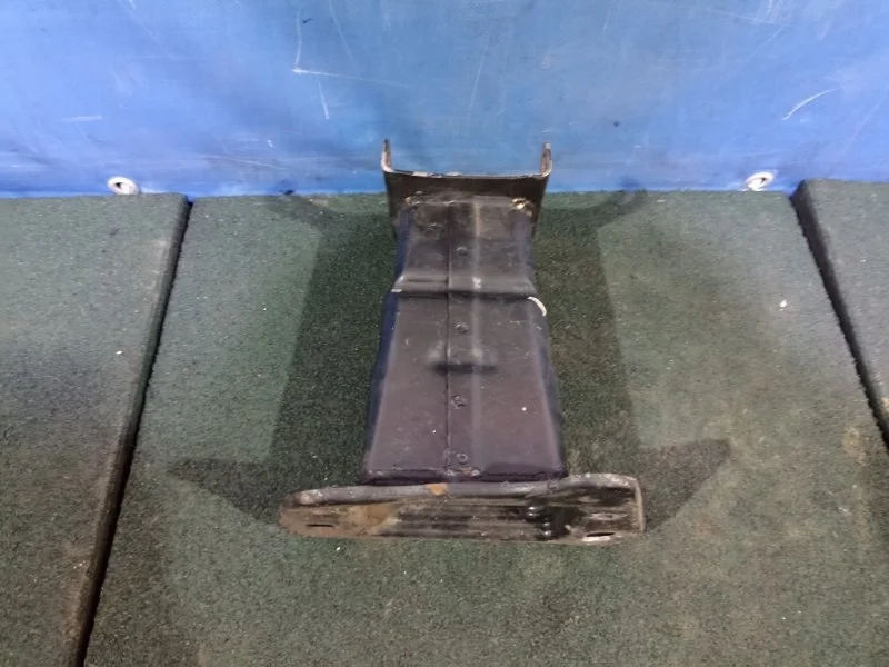 Кронштейн усилителя бампера Mercedes-Benz Ml164 63 Amg 2006 A1646201931 6.2 156.980, передний левый