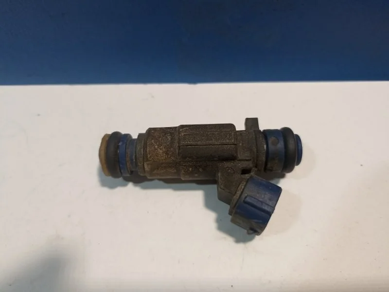 Форсунка топливная Kia Ceed 2006-2012 353102B000