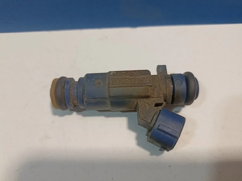 Форсунка топливная Kia Ceed 2006-2012 353102B000