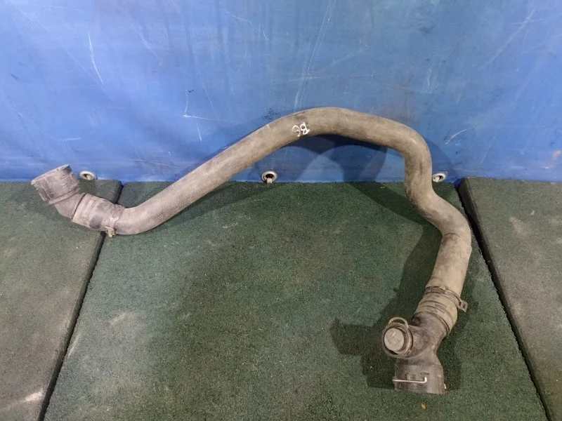 Патрубок системы охлаждения Skoda Octavia 2004 1J0121619 A5 1.4 BCA