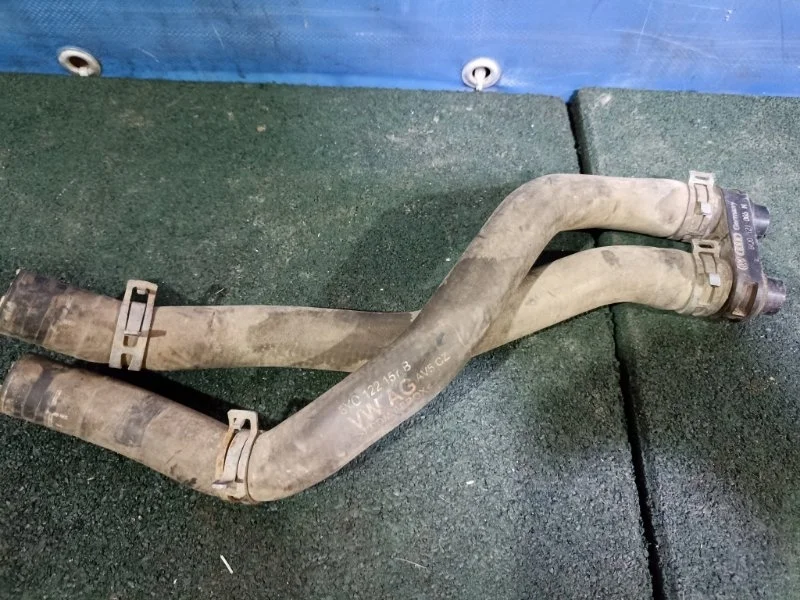 Патрубок системы охлаждения Volkswagen Golf 5 2003-2009 6Q0121065N