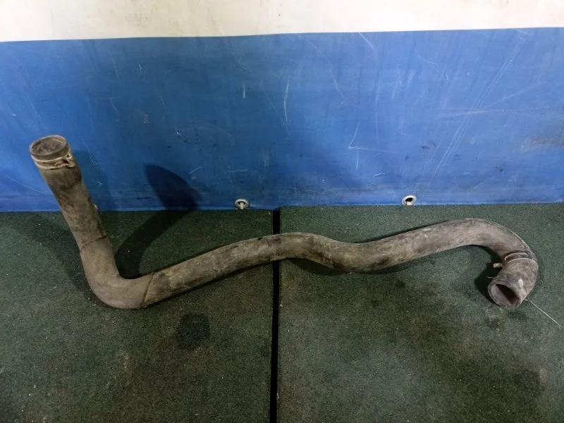 Патрубок системы охлаждения Renault Logan 1 2005-2014 215011670R