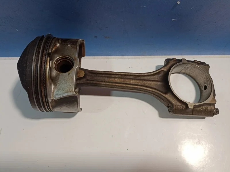 Поршень с шатуном Volkswagen Passat B6 2005 - 2010 2007 06D198401 BVY