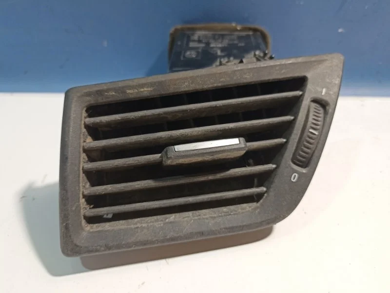 Дефлектор обдува салона Bmw X1 (E84) 2010 64222991233