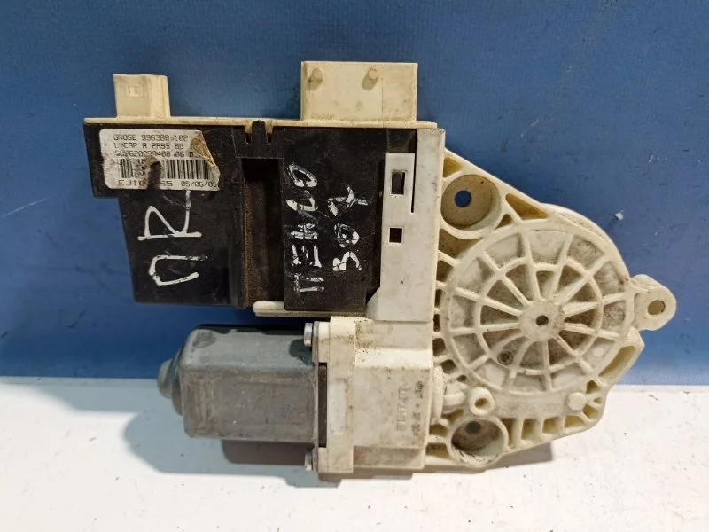 Моторчик стеклоподъемника Peugeot 307 2001-2008 9222N3, передний правый