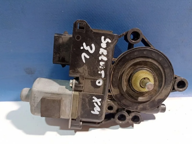 Моторчик стеклоподъемника Kia Sorento 2 2009 - 2018 834502P010 XM 2.4 G4KE, задний левый